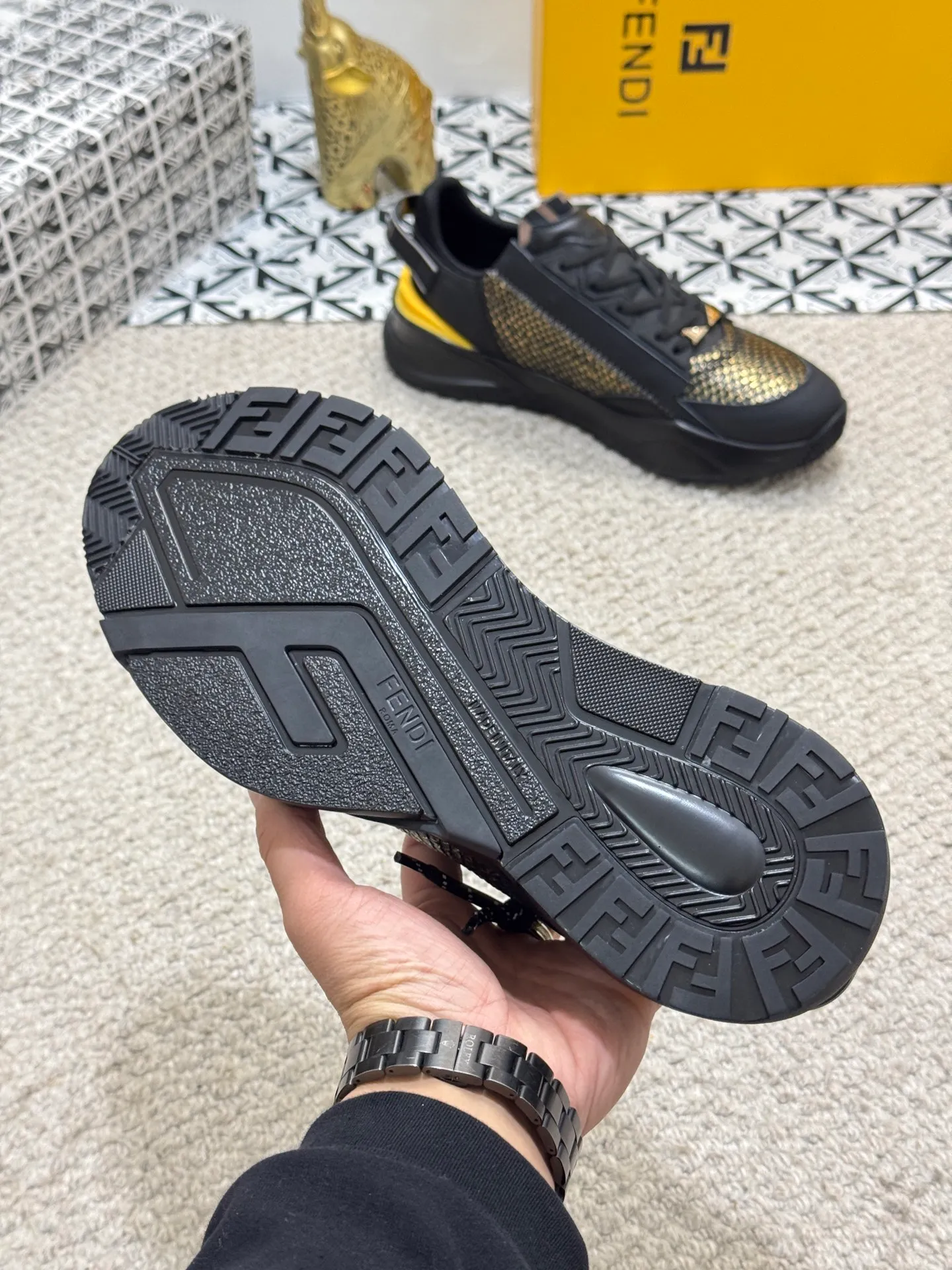 Men's men's shoes 💰520 [New style] 🦥🦥 Original quality - Fendi ◾️▫️F D🆕 Spring and summer new men's slip-on sneakers, with elastic straps, side zippers, and corrugated soles engraved with F. Embossed Fendi Flow lettering on the heel. Mixed material of high-tech fabric and black suede. FF graphic tongue. Ultra-light and wear-resistant EVA sole. Size: 38-44 (45 customized